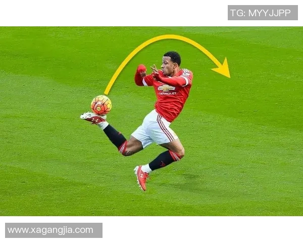 足球明星们的精彩瞬间与背后的故事展现了他们不为人知的一面与奋斗历程