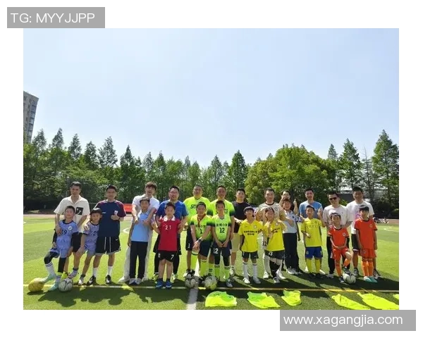 足球明星温情瞬间抱宝宝视频展现亲子时光的甜蜜与感动 足球明星温情瞬间抱宝宝视频展现亲子时光的甜蜜与感动